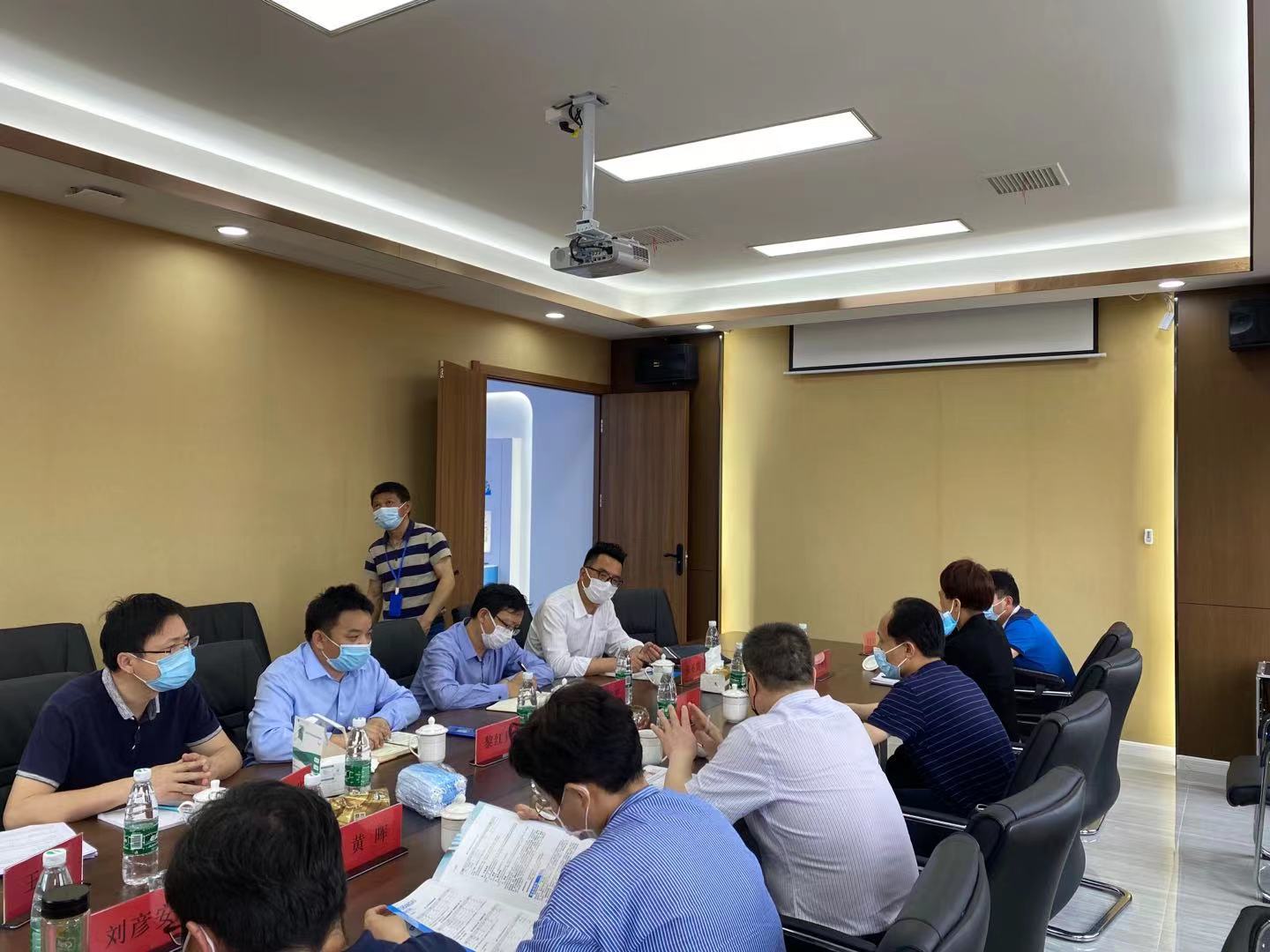 湖北省藥品監(jiān)督管理局朱與杰副局長一行來公司調研